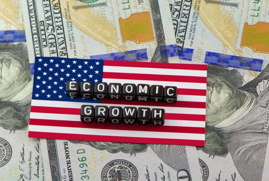 The third-quarter GDP data for the United States showed a growth rate of 5.2%, surpassing the previous quarter's 2.9% and the anticipated 4.9%.