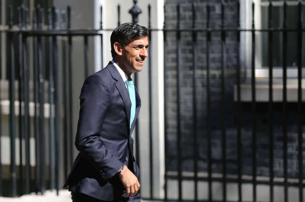 UK Chancellor Rishi Chunak may increase the wage of minimum level it will benefit individuals.