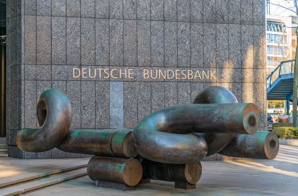 EUR Building of the Deutsche Bundesbank in Hamburg 1