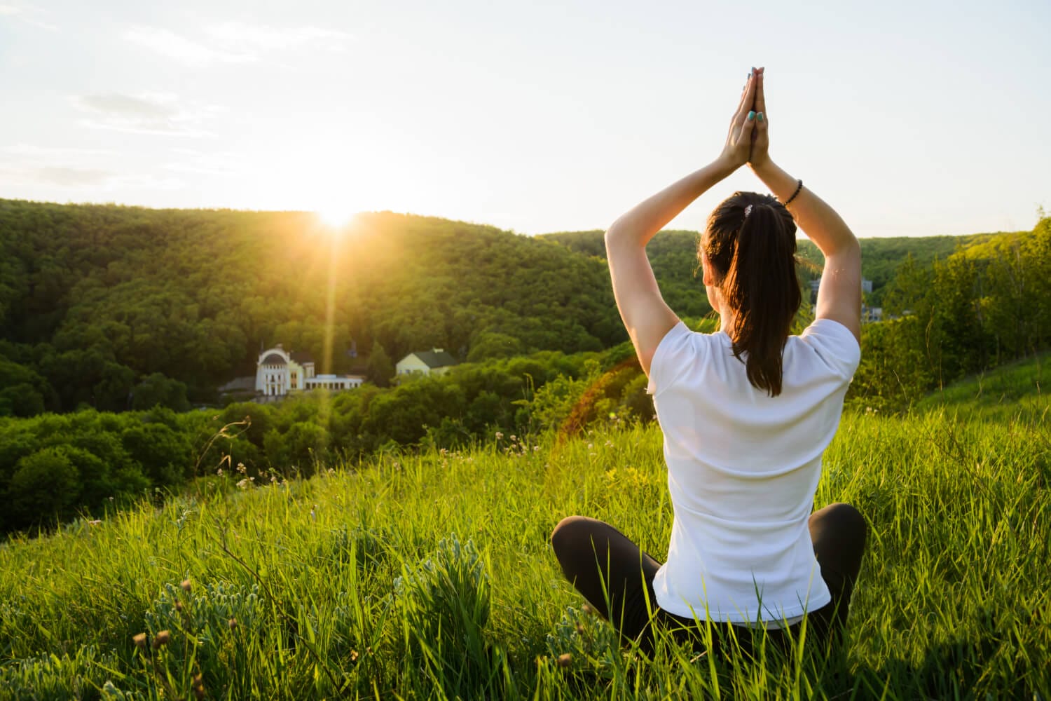 girl is engaged meditation nature (1)