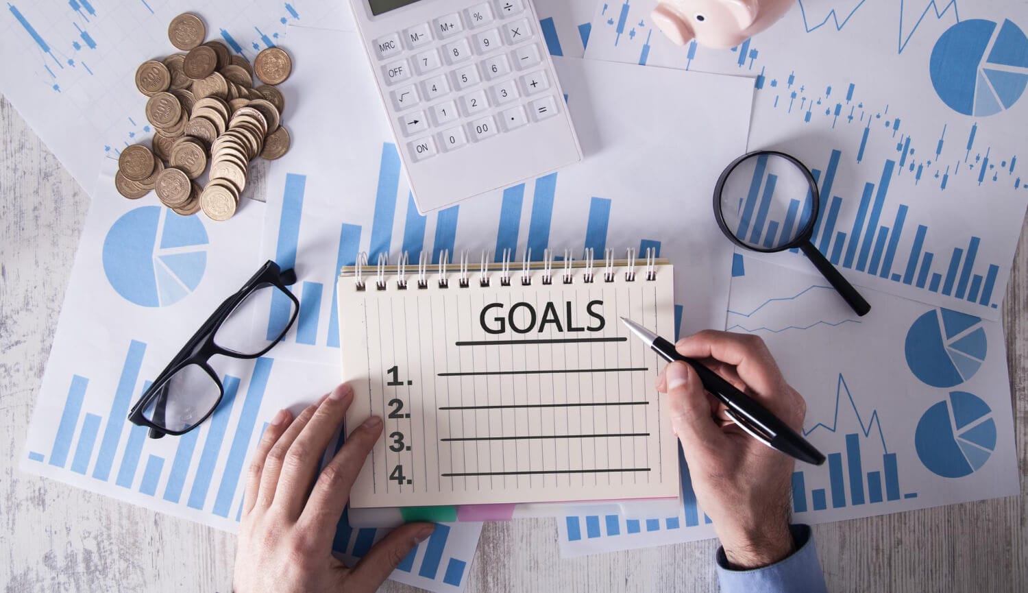 goals list notepad business concept (1)